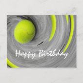 テニスボールがコートの誕生日に回転する ポストカード (正面)