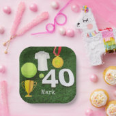 テニスボールが緑に輝くテニス40th誕生日 ペーパープレート (パーティー)