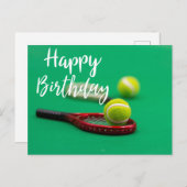 テニスボールと赤ラケットを緑のハッピーバースデー ポストカード (正面/裏面)