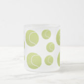 テニスボールのパターン フロストグラスマグカップ (中央)