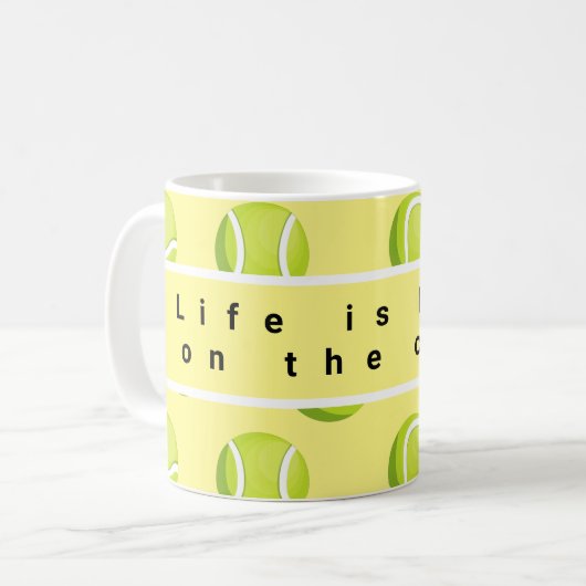 テニスボールのライフはピンクでコートの方が良い コーヒーマグカップ (正面左)