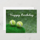 テニスボールは緑の草の誕生日カードに載っている ポストカード (正面/裏面)