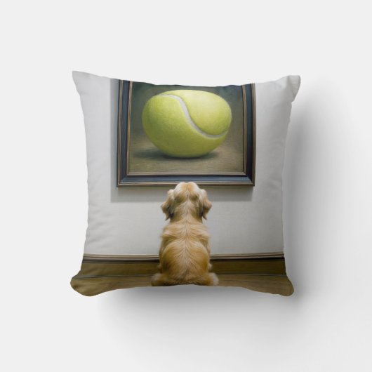 テニスボールを見詰めるゴールデンリトリ絵を描ーバー クッション (正面)