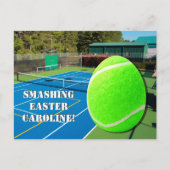 テニスボールイースターエッグでイースターを打つテニス シーズンポストカード (正面)