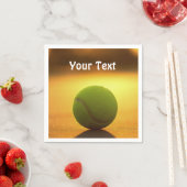 テニスボールテニスコートをパーソナライズカスタマイズ スタンダードカクテルナプキン (インサイチュ)