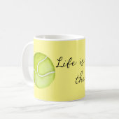 テニスボールライフはコートの方が良い コーヒーマグカップ (正面左)