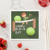 テニスボール付きテニス誕生日（ボーイプレーヤー用） スタンダードランチョンナプキン (インサイチュ)