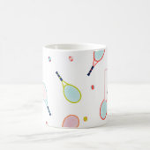 テニスモノグラムのスパーソナライズされた コーヒーマグカップ (中央)