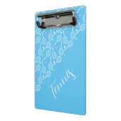 テニスラケットとボールスカイブ淡い色のルー ミニクリップボード (アングル2)