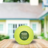 テニス好きのためのユーモア名言タイポグラフィ「テニスのない日は、冗談、知らない」 テニスボール