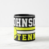 テニス選手の名前ボールゲームコートパーソナライズされた マグカップ (中央)
