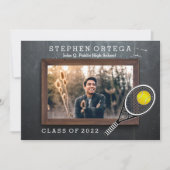 テニス選手の黒板の写真卒業 招待状 (正面)