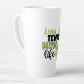テニス選手 | Livin That Tennis Mom Life カフェラテマグ (左アングル)