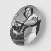 テニス3を遊んでいる女性 ラウンド壁時計 (傾斜)