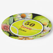 テニス50誕生日ボールとデイジー花 ペーパープレート (アングル)