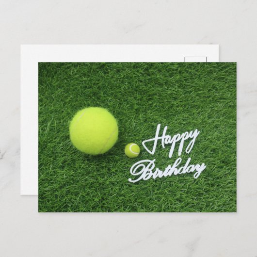 テニス お誕生日おめでとう 緑の芝生の上のボール ポストカード (正面/裏面)