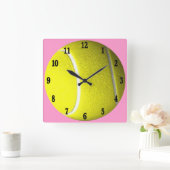 テニス・ボールのピンク スクエア壁時計 (ホーム)