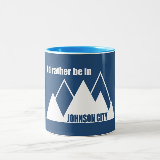 テネシー州ジョンソンシティの山で過ごしたい ツートーンマグカップ (中央)