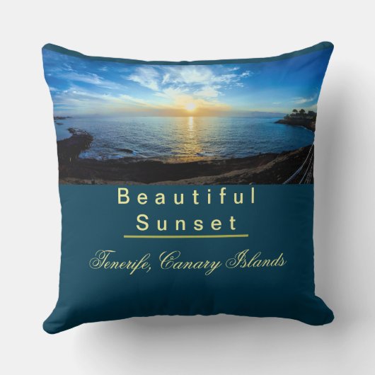 テネリフェ諸島の上の美しい夕日 クッション (裏面)