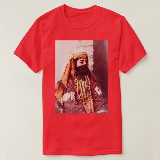 テヘランのペルシャの村の少女 Tシャツ (デザイン正面)