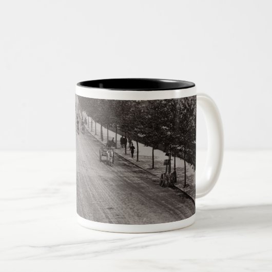 テムズの堤防(セピア色の写真) ツートーンマグカップ (正面右)