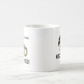 テューバプレーヤーの蹴りの黄銅 コーヒーマグカップ (中央)