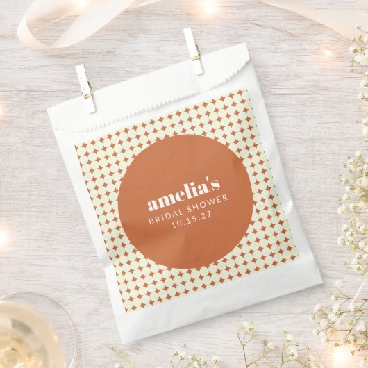 テラはっきりしたコッタレトロトレンディーブライダルシャワーカスタム フェイバーバッグ (クリップ留めされた状態)