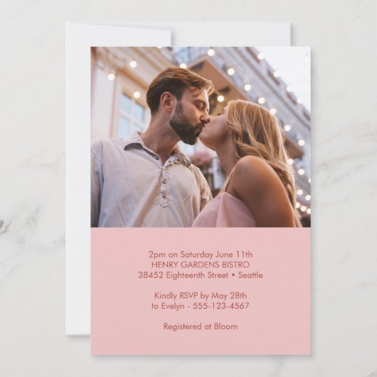 テラコッタとはっきりした赤面フォトカップルのシャワー 招待状 (裏面)