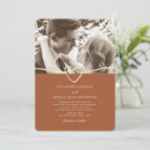 テラコッタとオリーブグリーンの結婚式招待状 招待状 (スタンド正面)