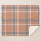 テラコッタとグレーのタータンチェックプライドとモノグラム シェルパブランケット (正面(横))