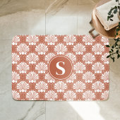 テラコッタとホワイトシーシェル沿岸モノグラム バスマット
