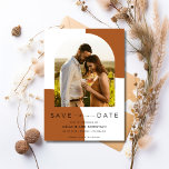テラコッタアーチ結婚写真 セーブザデート<br><div class="desc">招待状お客様祝に特別な日をTerracotta Arch Photo Wedding Save the Dateテラコッタスタイリッシュと白いカラーブロックデザインを備えた、このカードはアーチの中で選んだ写真を美しくフレームエレガントする。暖かくトーンを設定するのに最適モダンな、この日付を保存すると、ゲストは愛と永遠の魅力でいっぱいの日のために自分のカレンダーをマークする。</div>