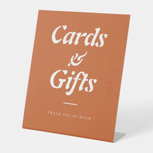 テラコッタオレンジ色のカードとギフト台座の看板 台座サイン (正面)