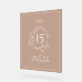 テラコッタクレストモノグラム結婚のテーブル番号 アクリルサイン (傾斜)