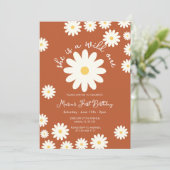 テラコッタホワイトデイジー彼女はワイルドワン誕生日 招待状 (スタンド正面)