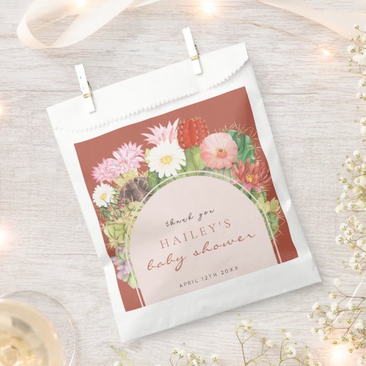 テラコッタボホ開花サボスベイビーシャワー フェイバーバッグ (クリップ留めされた状態)