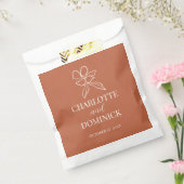 テラコッタミニマルフローラ結婚式の引き出物バッグ フェイバーバッグ (封をした状態)