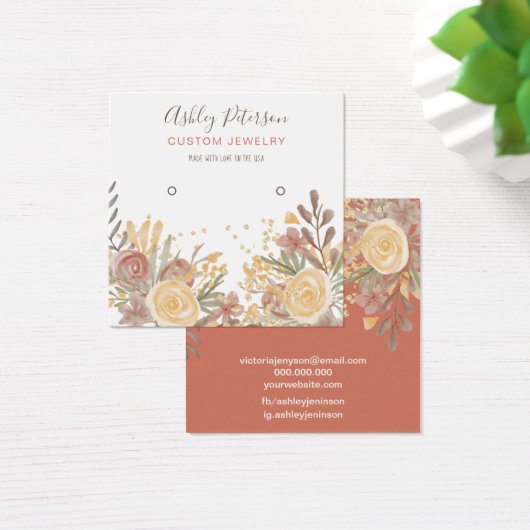 テラコッタモダンフローラスタッドイヤリング表示 (デスク)