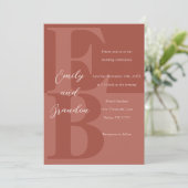 テラコッタモダンラージイニシャル結婚式招待状 招待状 (スタンド正面)