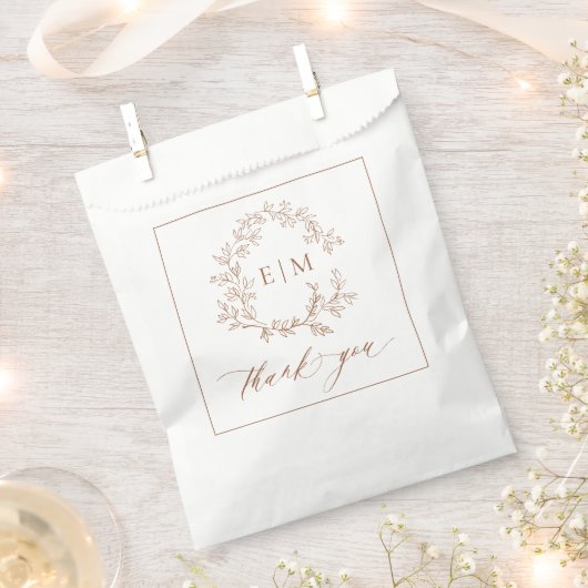 テラコッタモダンリーフィクレストモノグラム結婚ズ フェイバーバッグ (クリップ留めされた状態)