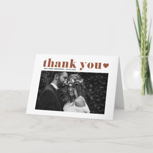 テラコッタレトロはっきりしたタイポグラフィ写真結婚の サンキューカード (正面)