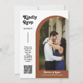 テラコッタレトロアーチフォトQRコードRSVP Groovy 招待状 (裏面)