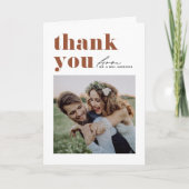 テラコッタレトロモダンタイポグラフィ結婚写真 サンキューカード (正面)