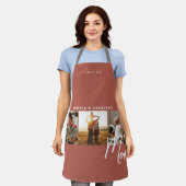 テラコッタ素朴スリーフォト料理エプロン エプロン (着用した状態)