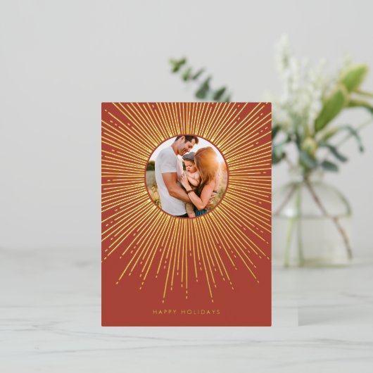 テラコッタ＆ゴールドのサンburstフレーム クリスマス写真 箔シーズンポストカード (立ち正面)