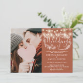 テラコッタ＋ストリングライトのオールインワン結婚式フォト 招待状 (スタンド正面)