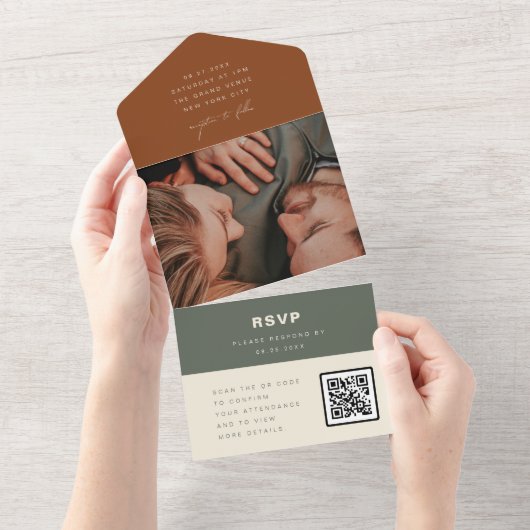 テラコッタ ミニマリスト 結婚式 写真 QRコード RSVP オールインワン招待状 (貼ってはがせる)