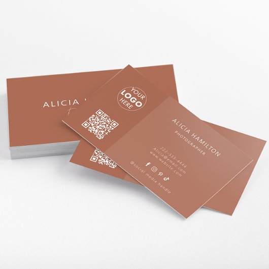 テラコッタ |ミニマリスト | QRコード+ロゴ |モダン | 名刺