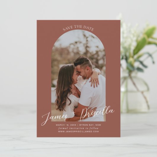 テラコッタ モダン アーチ フォト ウェディング 招待状 (スタンド正面)