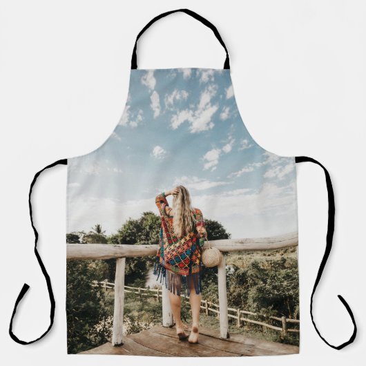 テラスに立つ女性 エプロン (正面)